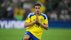 Pemain Swedia, Yasin Ayari, tidak melakukan selebrasi setelah mencetak gol ke gawang Tunisa pada laga Grup F Piala Dunia 2026 di Monterrey, Meksiko, Senin (15/6/2026). (AP Photo/Moises Castillo)