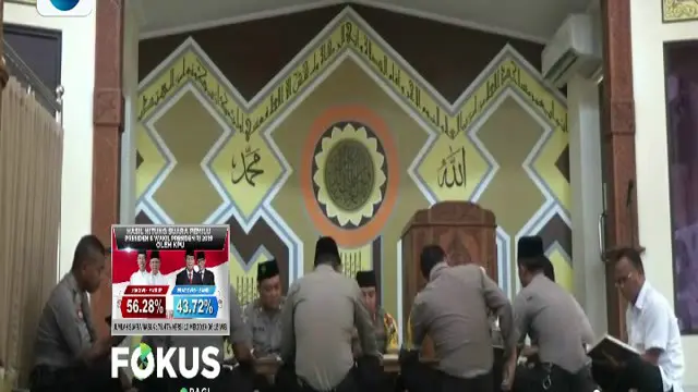 Secara bergantian para polisi dan juga polwan serta ASN Polres Gresik ini meluangkan waktu disela-sela tugas pengamanan untuk membaca Alquran sejak hari pertama puasa.