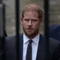 Pangeran Harry di Royal Courts Of Justice, London pada 28 Maret 2023. (AP Photo/Alastair Grant)