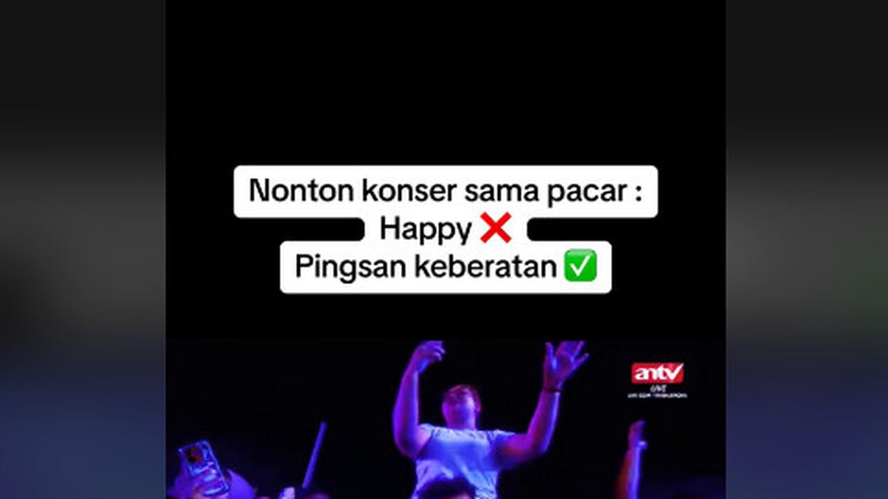 Nonton Konser Gendong Pacar di Pundak, Pria ini Tak Kuat Tiba-Tiba Jatuh Pingsan