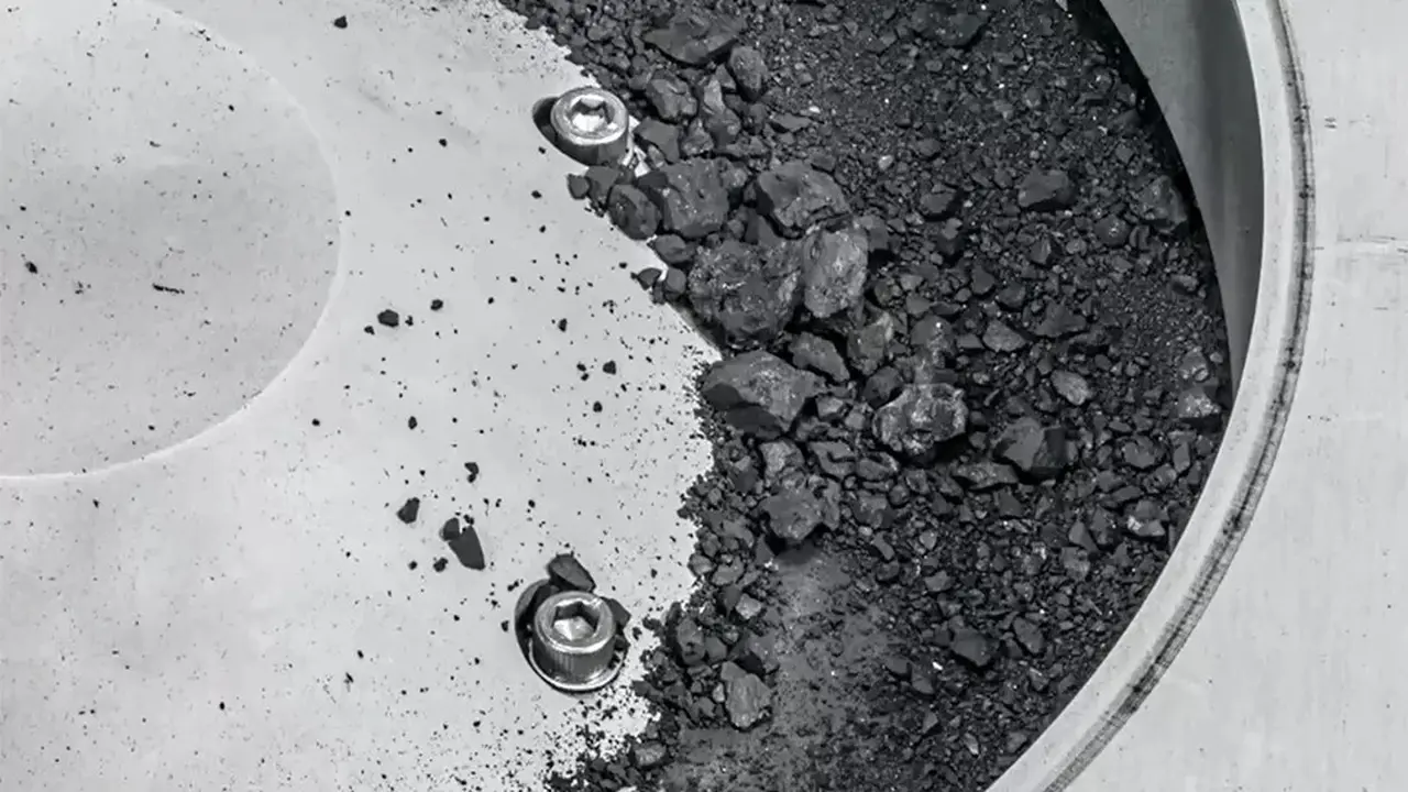 Ilmuwan Inggris memuji keindahan dari asteroid yang baru saja dibawa kembali dari ruang angkasa. Baru asteroid ini bernama Bennu (NASA).