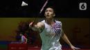 Bertanding melawan Kenta Nishimoto, Jonatan Christie menang 3-2 (17-21, 21-13, 21-11). (Liputan6.com/Helmi Fithriansyah)