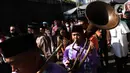 Seniman Betawi saat menampilkan pertunjukan Tanjidor dalam Lebaran Tenabang 2022 di kawasan Tanah Abang, Jakarta, Sabtu (4/6/2022). Kegiatan yang menampilkan berbagai kesenian Betawi, makanan tradisional, perlombaan, dan bazar UMKM itu mengangkat tema KolaborAksi. (Liputan6.com/Angga Yuniar)