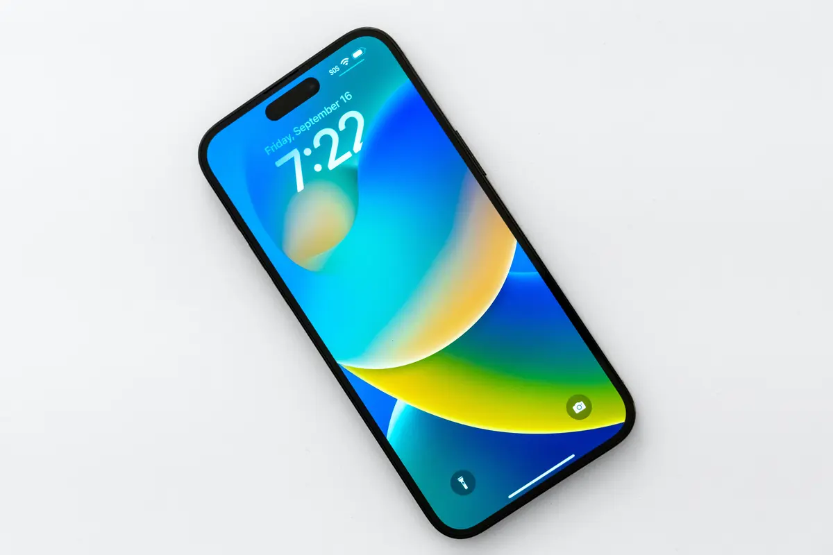 iPhone 14 Pro Max with Software iOS 16