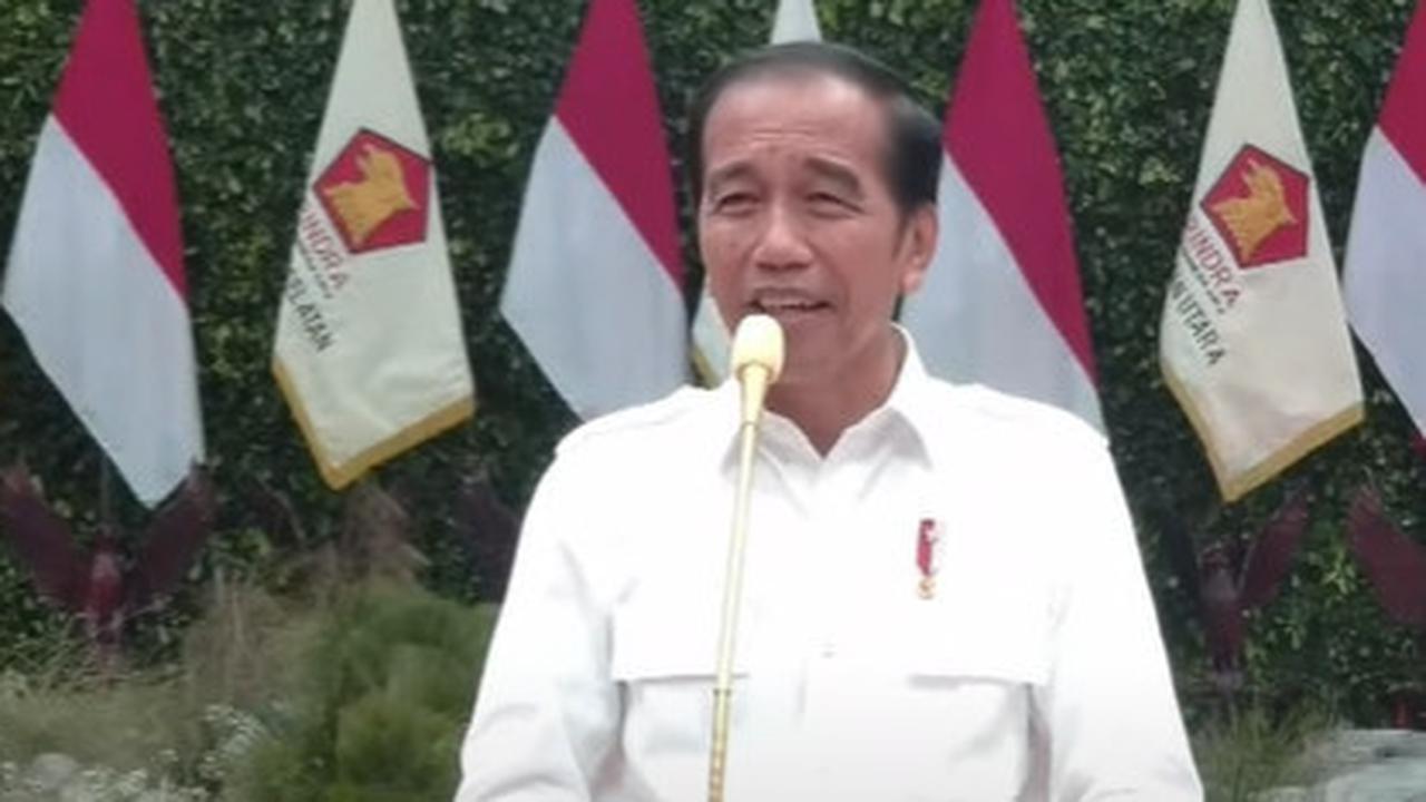 Senyum Canggung Jokowi Panggil Gibran Sebagai Wapres Terpilih di Rapimnas Gerindra
