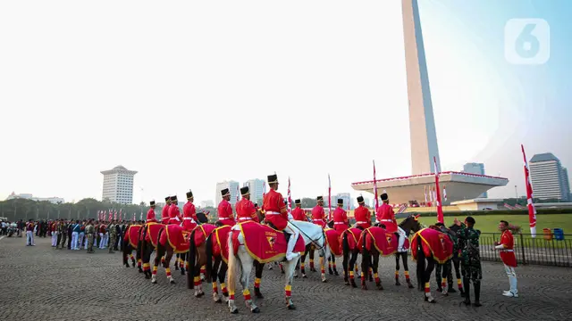 Kirab bendera Merah Putih dan naskah Teks Proklamasi menuju IKN