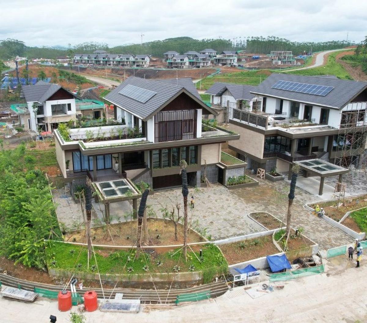 Pembangunan Ibu Kota Nusantara (IKN) terus berjalan. Salah satu yang menjadi perhatian publik adalah pembangunan rumah jabatan menteri di Kawasan Inti Pusat Pemerintahan (KIPP) di IKN.<br><br>Baru-baru ini, Menko Bidang Kemaritiman dan Investasi (Marves) 