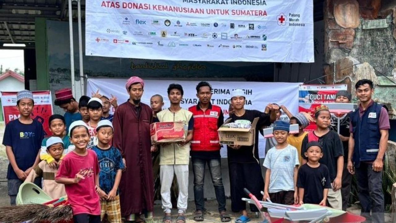 PMI Langkat Salurkan Bantuan Kemanusiaan ke Pesantren Terdampak Bencana