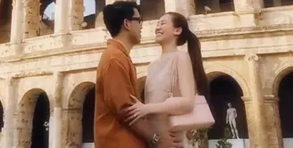 Thariq Halilintar dan Aaliyah Massaid tengah berbahagia. Saat ini pasangan pengantin baru itu tengah berbulan madu di Roma, Italia. [Foto: Instagram/aaliyah.massaid]