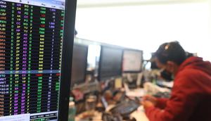 Layar komputer menunjukkan Indeks Harga Saham Gabungan (IHSG) di Jakarta, Kamis (9/9/2021). IHSG Bursa Efek Indonesia (BEI) pada Kamis sore ditutup menguat 42,2 poin atau 0,7 persen ke posisi 6.068,22 dipicu aksi beli oleh investor asing. (Liputan6.com/Angga Yuniar)