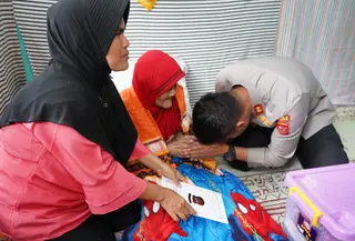 Keluarga pelaku pencurian sekaligus korban penganiayaan di Cianjur. (Liputan6.com/Fira Syahrin)