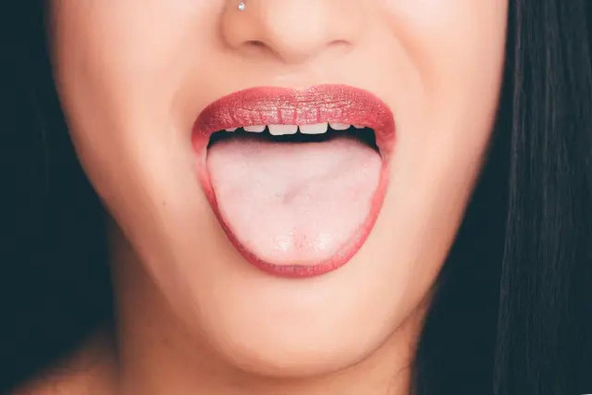 Wanita Texas Ini Pecahkan Rekor Lidah Terlebar Sedunia, Nyaris Selebar Kartu Kredit