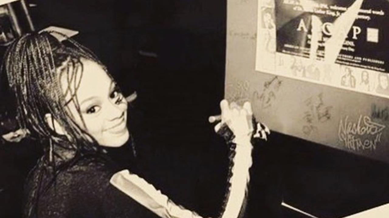 Lisa Nicole Lopes, atau yang lebih dikenal sebagai Left Eye, meninggal tragis pada 25 April 2002 dalam kecelakaan mobil di Honduras. Ia sedang berlibur bersama teman dan keluarganya untuk mencari ketenangan, namun nahas, mobilnya keluar jalur di jalan La 