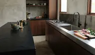8 Inspirasi Meja Dapur Minimalis, Rekomendasi Material Terbaik yang Awet dan Estetik