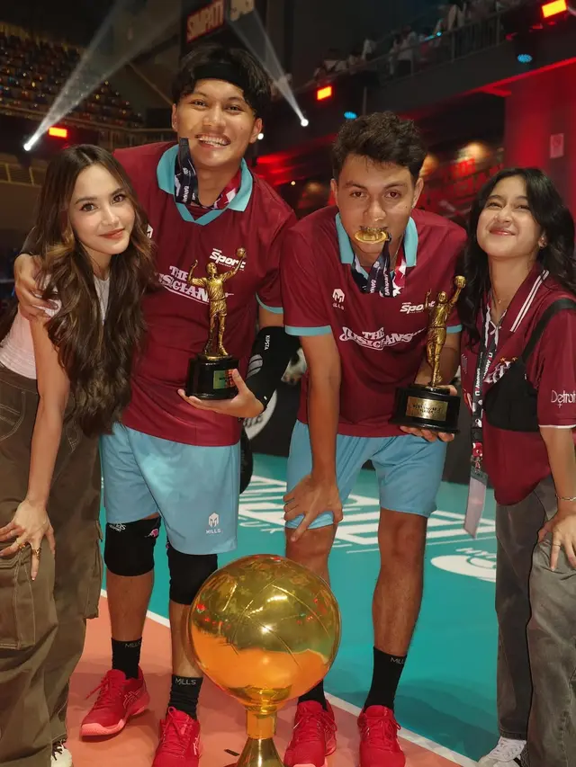 Diduga Punya Hubungan Spesial, Nyoman Paul dan Keisya Tampil Serasi dengan Jersey Merah di Bahkan Voli 2