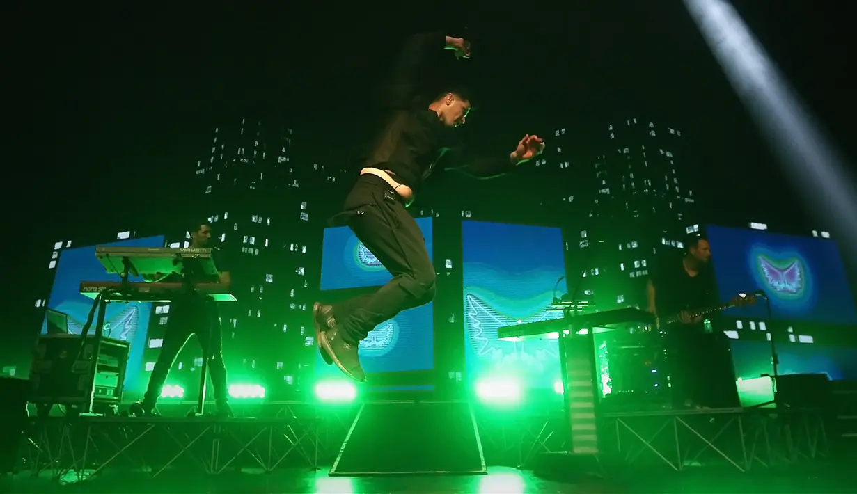 Ribuan Scriptalite sendiri sudah memadati tempat konser sedari sore untuk melihat band kesayangan mereka manggung. (Bambang E. Ros/Bintang.com)