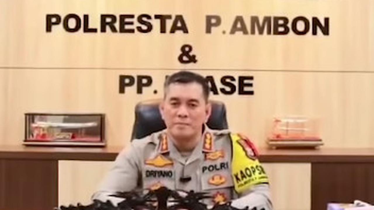 Rekaman Video Polisi di Ambon Banting Pemobil di Tengah Jalan