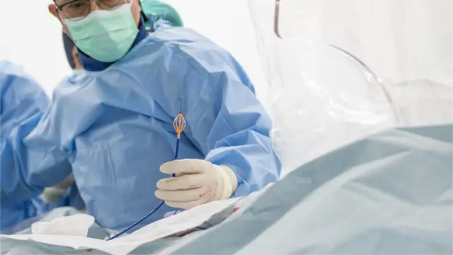 Dokter dari Heartology Cardiovascular Hospital melakukan penanganan gangguan irama jantung menggunakan teknologi  Pulsed Field Ablation (PFA) pada Desember 2024. (Dok Heartology Cardiovascular Hospital)