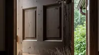 10 Cara Mengatasi Pintu Kayu Seret Saat Musim Hujan, Solusi Jitu Agar Lancar Kembali
