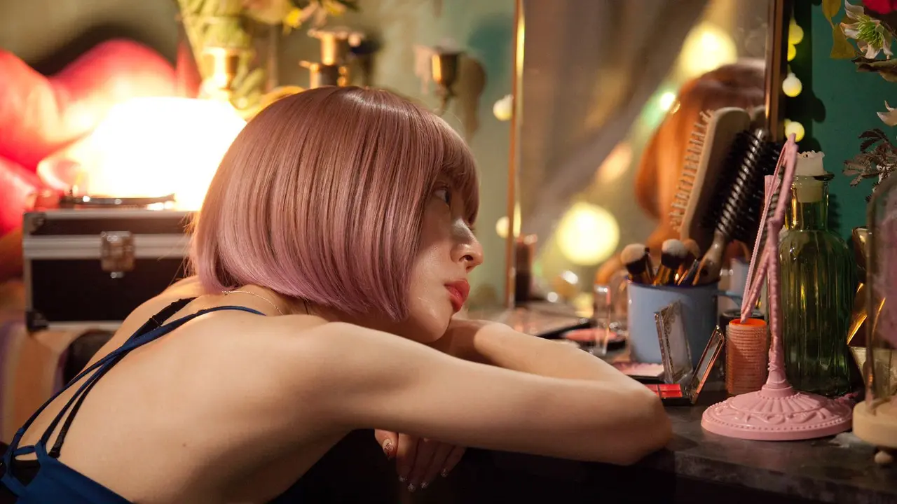 Film Look At Me, Touch Me, Kiss Me (Dok. Bioskop Online)