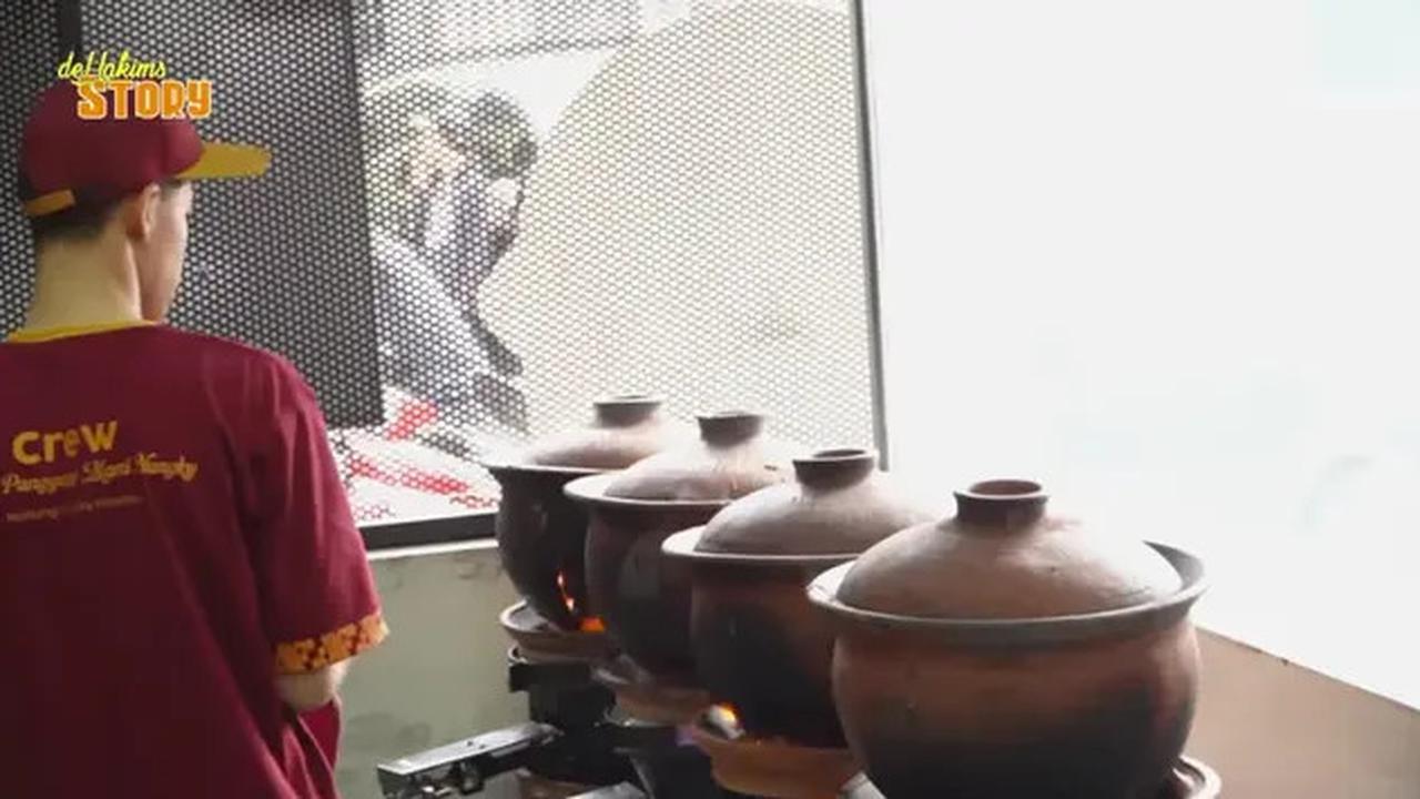 9 Potret Warung Makan Milik Nunung di Jakarta, Interior Sederhana dengan Fasad Menarik
