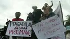 Mahasiswa dan wartawan di Ambon, Maluku, menggelar unjuk rasa menuntut reformasi di tubuh pengadilan Ambon. 