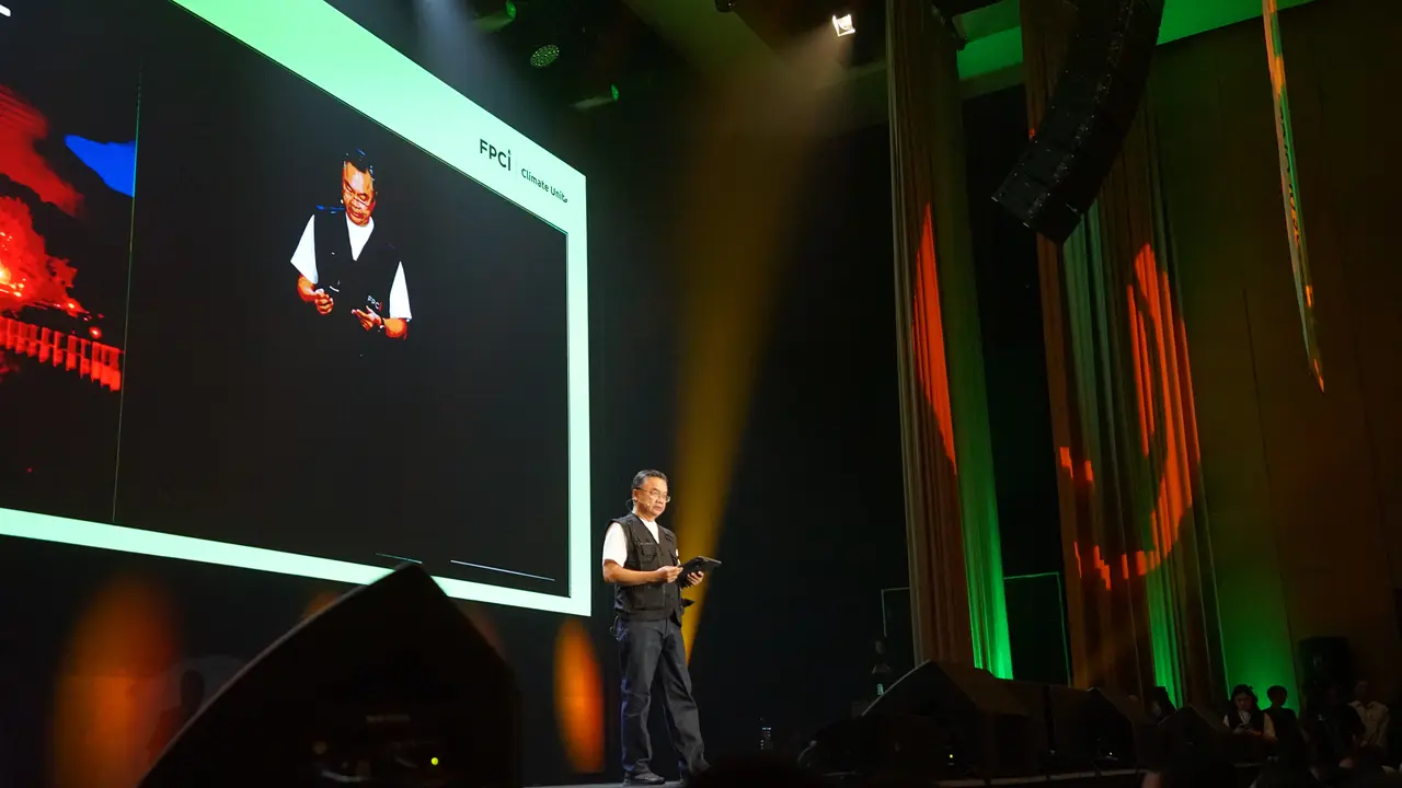Founder dan Chairman FPCI Dino Patti Djalal saat memberikan sambutan dalam acara iklim tahunan terbesar FPCI, INDONESIA NET-ZERO SUMMIT (INZS), di Djakarta Theatre XXI, Jakarta, pada Sabtu, 26 Juli 2025.