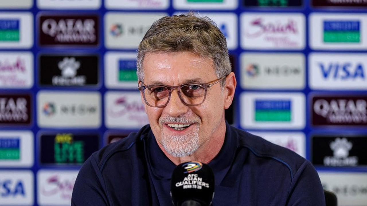 Cerita Pelatih Bahrain: Sebelum Laga Nyinyirin Timnas Indonesia, Usai Laga Nggak Terima Dicemooh Suporter