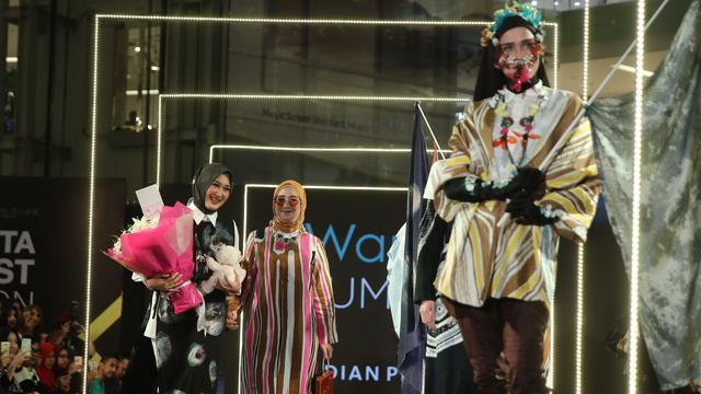 Koleksi modest wear Dian Pelangi di JMFW