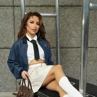 Lihat di sini gaya serba Miu Miu Jennifer Coppen. [@jennifercoppenreal20].