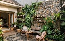 7 Model Dinding Belakang Rumah dengan Kombinasi Batu Alam dan Tanaman