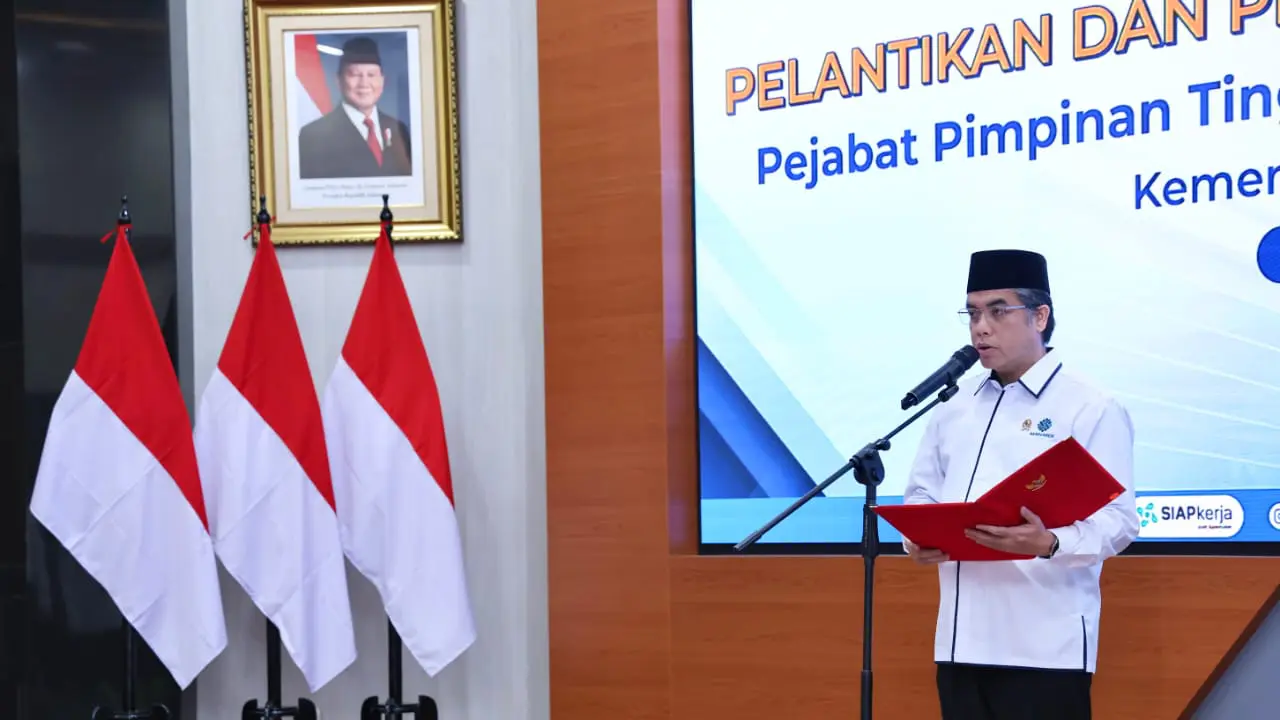 Menaker Lantik Pejabat Baru, Tegaskan Pentingnya Kinerja dan Kolaborasi di Lingkungan Kemnaker