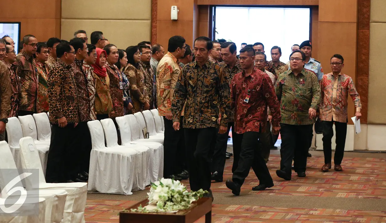 Presiden Jokowi hadir dalam pencanangan program kebijakan pengampunan pajak atau tax amnesty di Kantor Pusat Dirjen Pajak, Jakarta, Jumat (1/7). Pencanangan Program tersebut dilakukan untuk pembangunan bangsa. (Liputan6.com/Faizal Fanani)