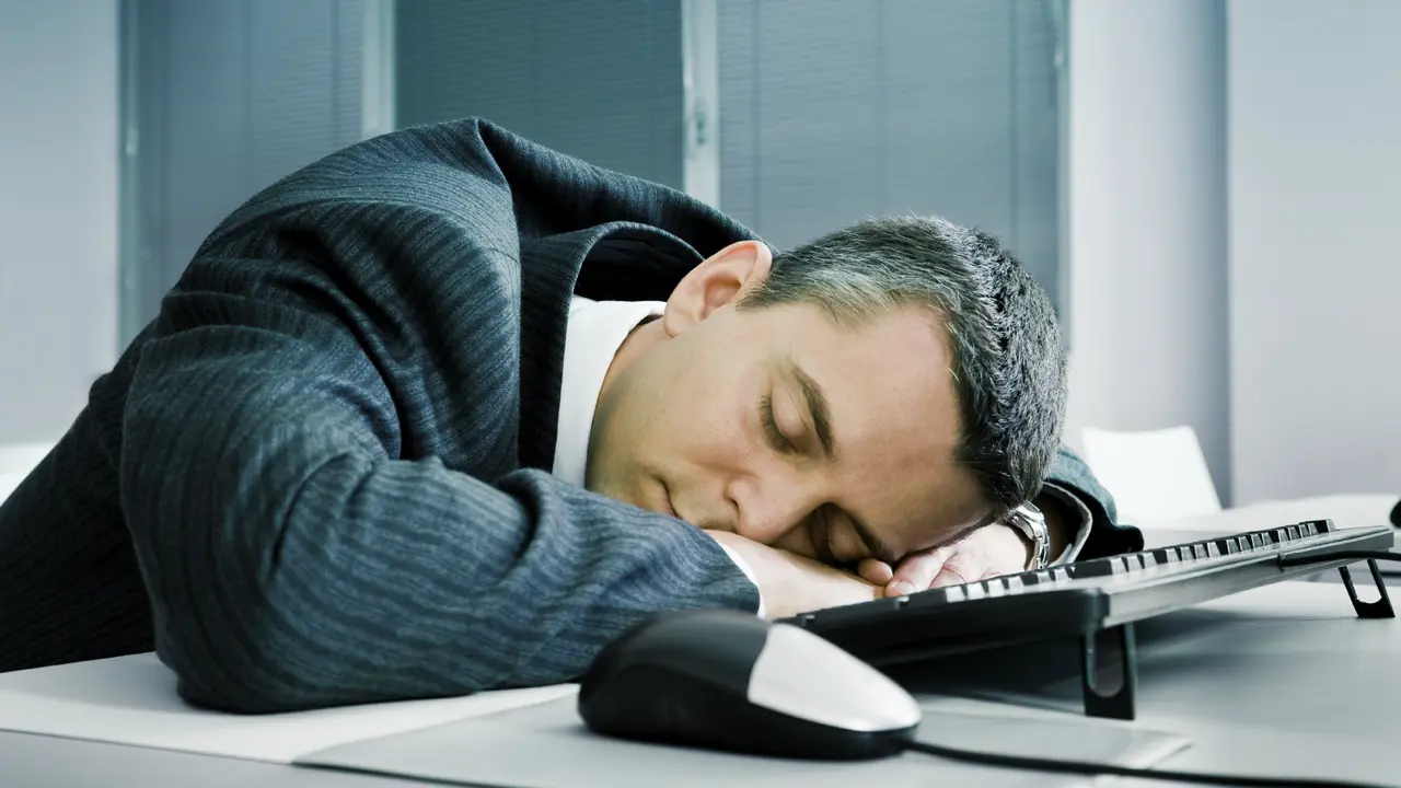 Dokter Spesialis Tidur: Karyawan Seharusnya Tidur Siang di Kantor