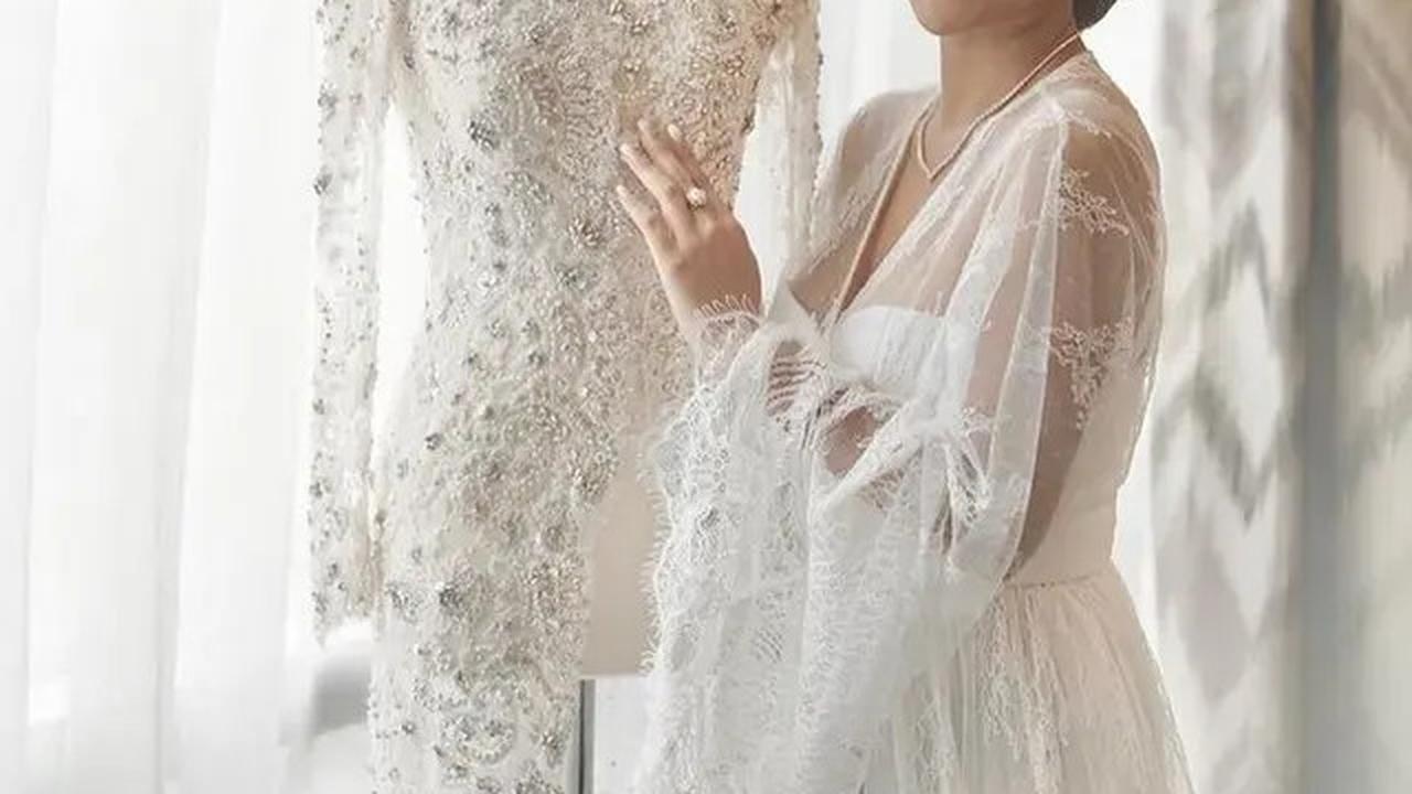 11 Model Bridal Robe Artis Indonesia, Mewah, Elegan, dan Sarat Makna