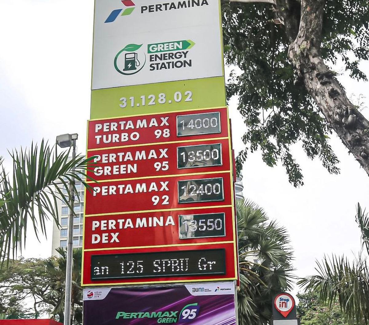 "Contohnya ketika ada mobil STNKnya belum diperpanjang dan sudah habis masa berlakunya, maka pengisian di SPBU itu tidak boleh karena otomatis akan eror," ungkapnya.
