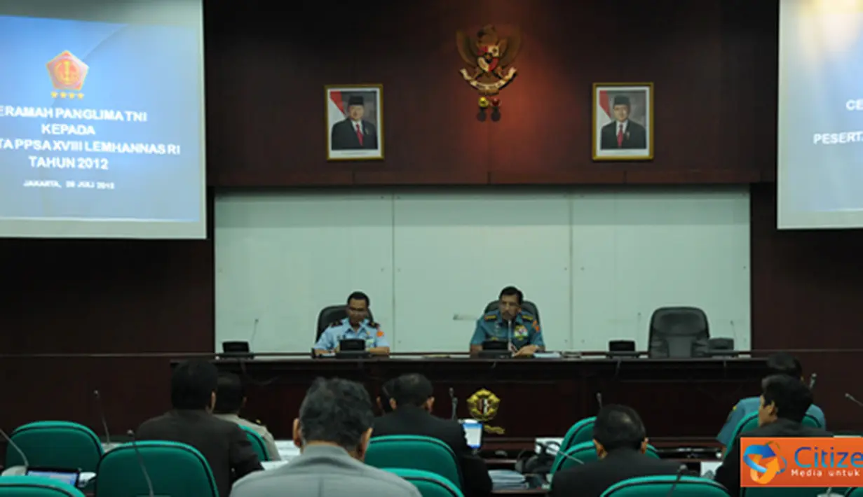 Citizen6, Jakarta: Panglima TNI Laksamana TNI Agus Suhartono memberikan ceramah kepada peserta PPSA XVIII bertempat di Gedung Trigatra - RI, Jakarta, Kamis (26/7). (Pengirim: Badarudin Bakri).