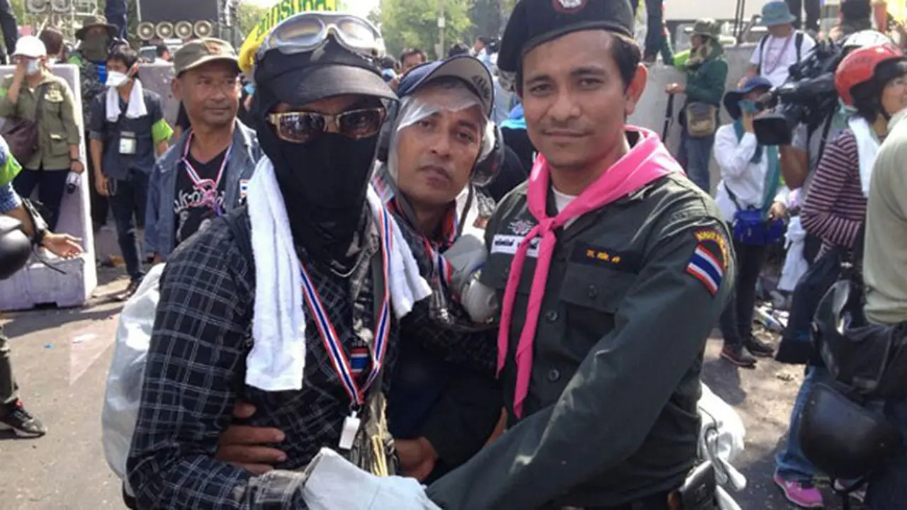 demo-bangkok-131203-b.jpg