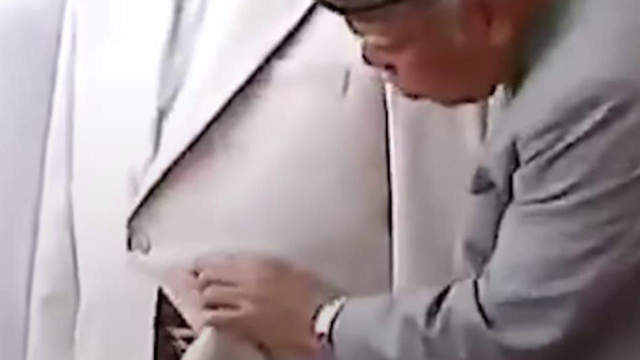 Basuki terlihat duduk di samping Erick dan sejumlah menteri Kabinet Indonesia Maju.