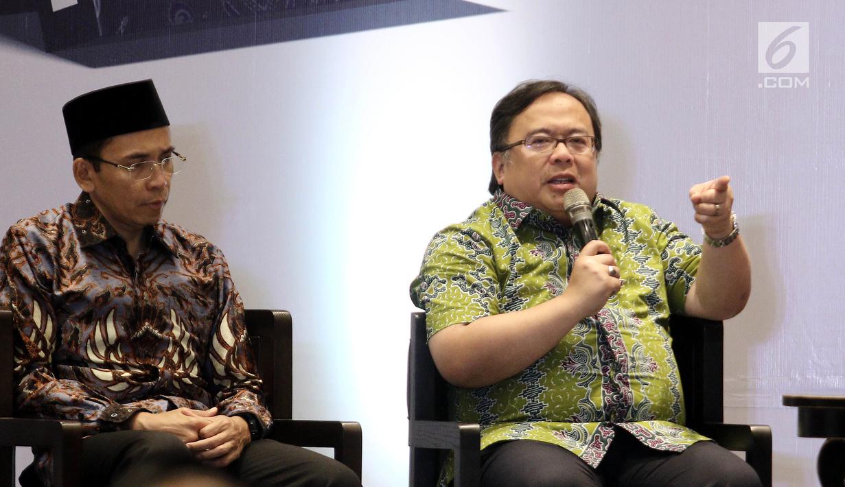 Menteri PPN/ Bappenas Bambang Brodjonegoro dan Gubernur NTB, TGB Muhammad Zainul Majdi memberi sambutan pada acara penggalangan dana untuk Lombok-Sumbawa dan peluncuran buku TGBNomics di Jakarta, Jumat (14/9). (Liputan6.com/Herman Zakharia)