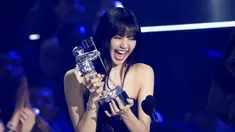 Lisa Blackpink menang di MTV VMA 2022 sebagai penyanyi solo. [Foto: Charles Sykes/Invision/AP)