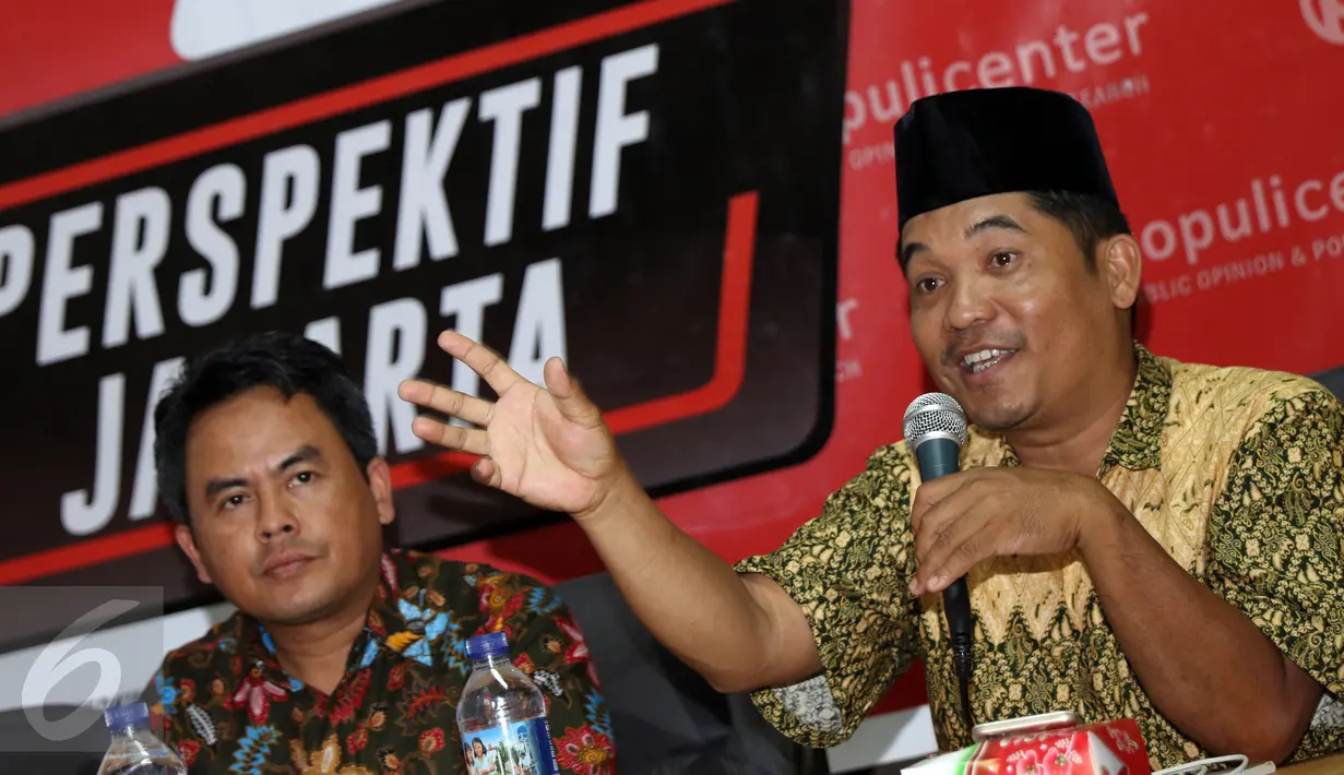 Pengamat politik, Ray Rangkuti memberi pandangan saat diskusi bersama komisioner KPUD DKI Jakarta di gedung KPUD Jakarta, Kamis (12/1). Diskusi membahas Menakar Efektifitas Debat, Meraih Simpati Publik. (Liputan6.com/Helmi Fithriansyah)