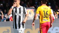 Paulo Dybala mencetak hattrick saat Juventus mengalahkan Benevento 4-2 dalam lanjutan Liga Italia di Stadio Ciro Vigorito, Benevento, Sabtu (7/4/2018). (CARLO HERMANN / AFP)