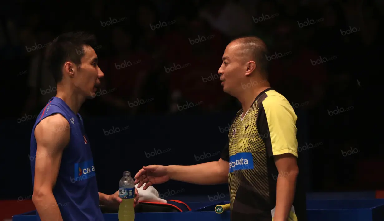 Lee Chong Wei saat ini menggunakan jasa mantan pemain Indonesia, Hendrawan untuk menjadi pelatihnya. (Bola.com/Nicklas Hanoatubun)