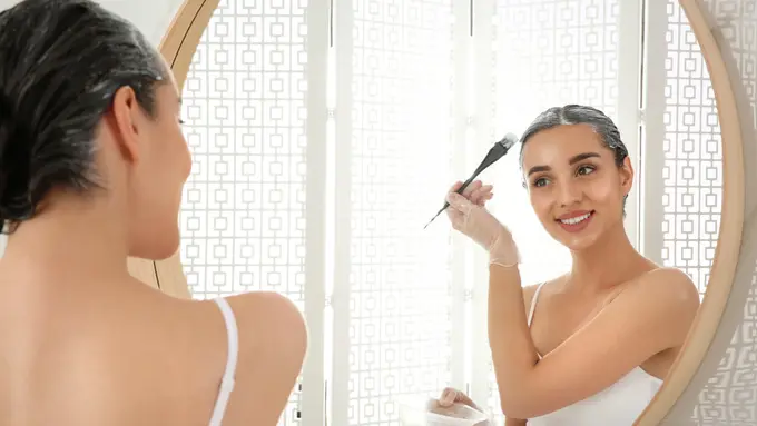 15 Cara Memakai Pewarna Rambut untuk Menutup Uban, Anti Gagal