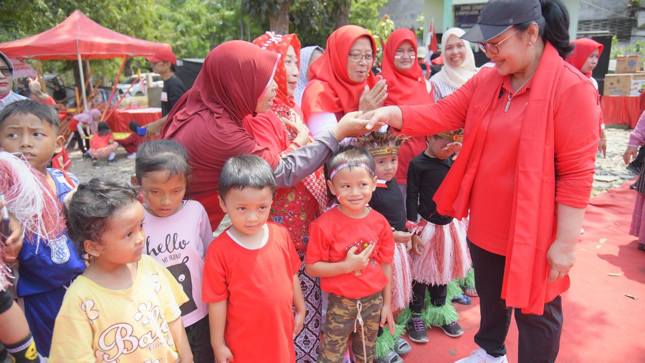 Wali kota Semarang Agustina menyapa warga Kota Semarang