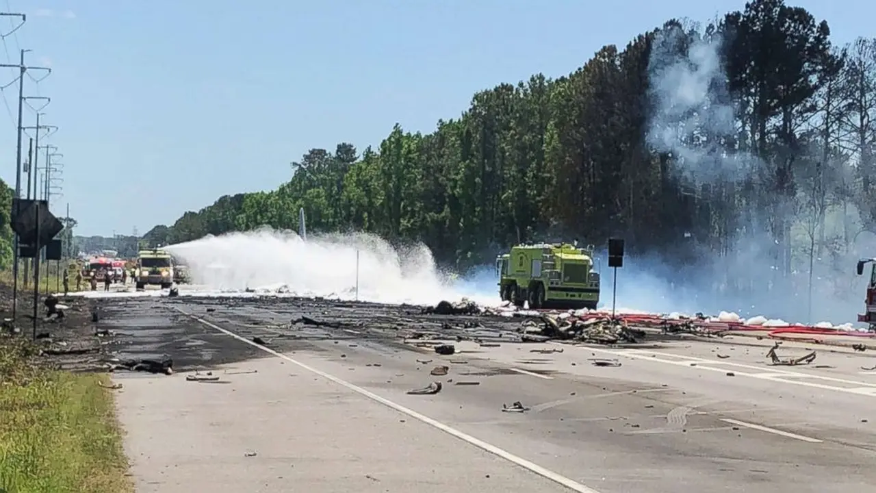 Kecelakaan pesawat kargi milik Garda Nasional Puerto Rico di Savannah, Amerika Serikat pada Rabu, 2 Mei 2018 (AFP)