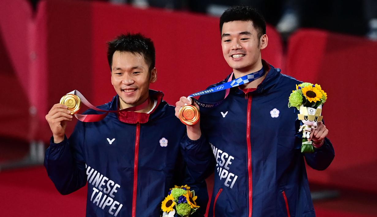 Sementara pada Olimpiade Tokyo 2020, Lee Yang/Wang Chi Lin merebut medali emas setelah mengalahkan wakil China, Li Junhui/Liu Yuchen dengan dua gim langsung, 21-18, 21-12. (AFP/Pedro Pardo)