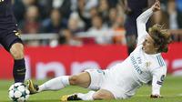 Luka Modric menjadi salah satu pemain Real Madrid yang terpilih sebagai penghuni daftar tim terbaik versi FiFA atau FIFA FIFPro World11 award 2017 pada ajang  The Best FIFA Football Awards, di London. (AP/Francisco Seco)