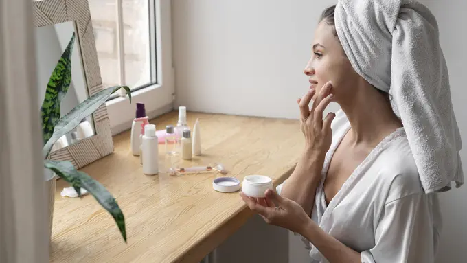 5 Kesalahan yang Sering Dilakukan Saat Melakukan Skincare di Pagi Hari (photo by freepik.com)